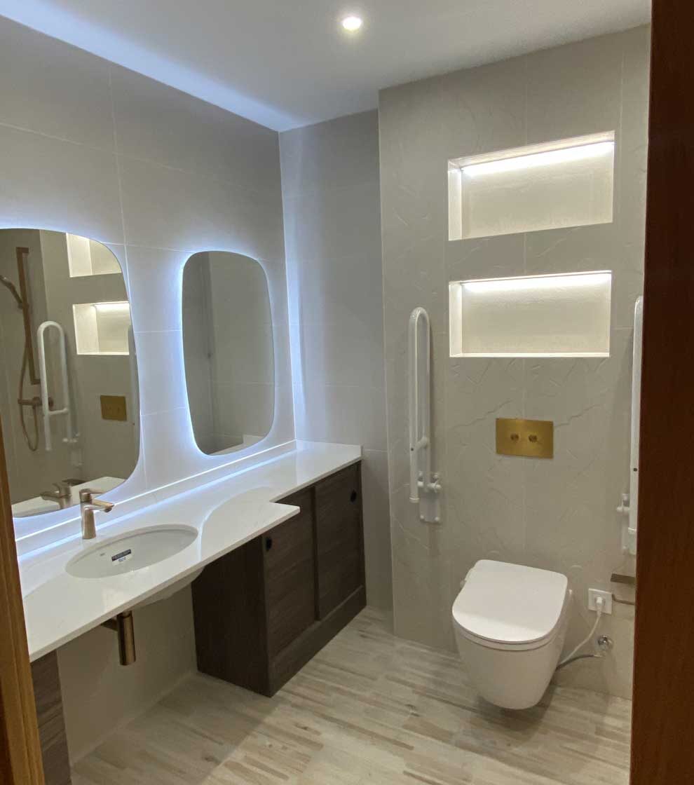 Baño moderno con iluminación LED